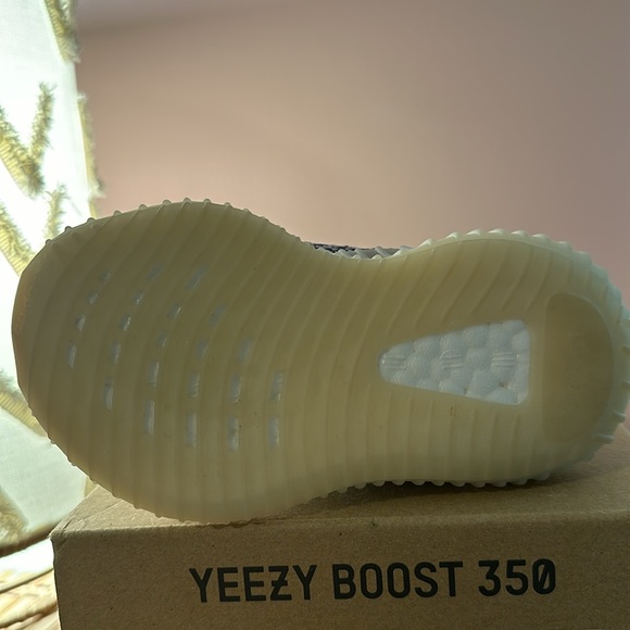 Toddler Adidas Yeezy Boost 350 V2 Ash Pearl - Picture 7 of 11